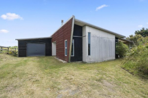 Tranquilo - Waikawa Beach Holiday Home, Levin